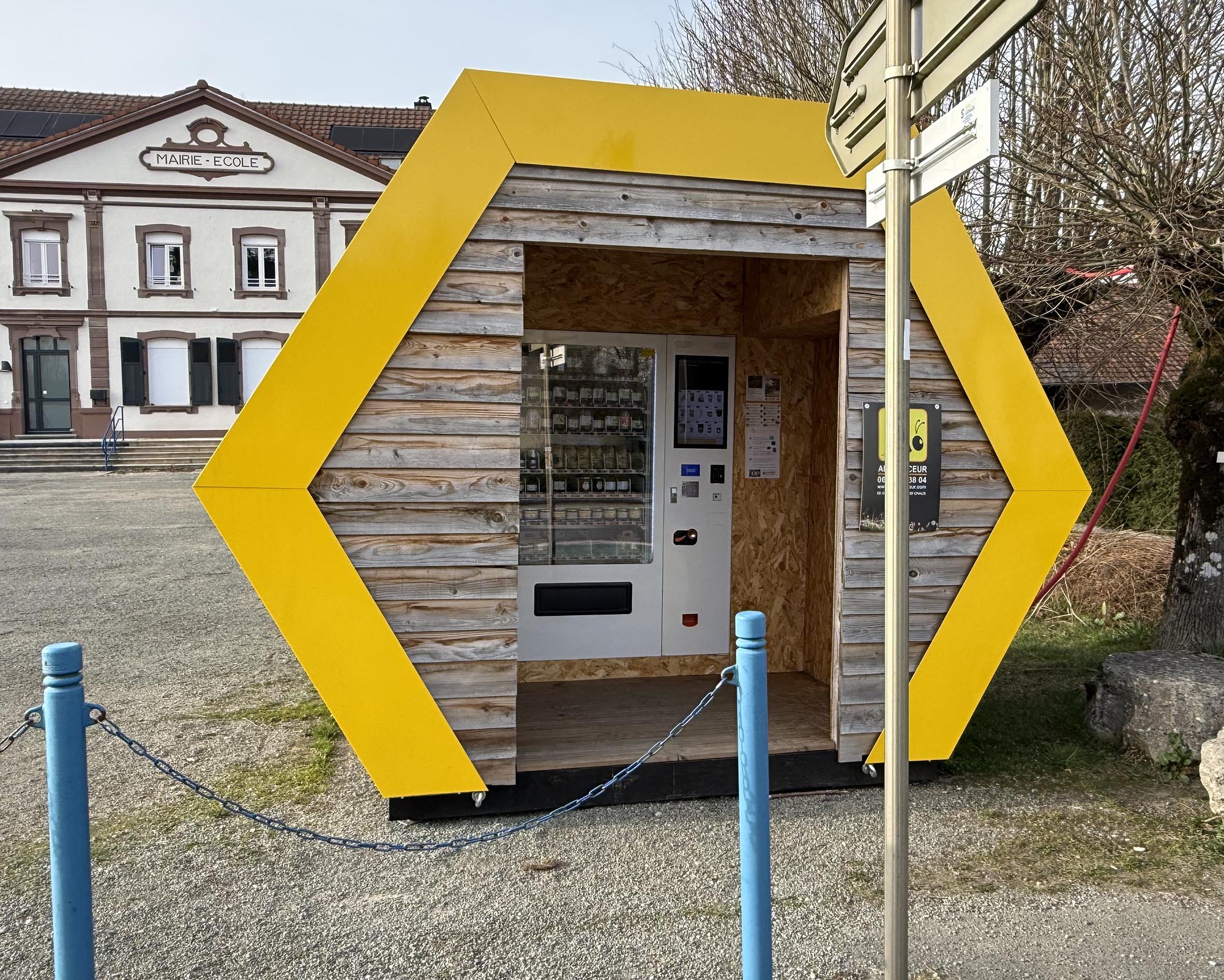 le distributeur automatique de Lachapelle sous Rougemont (90)''