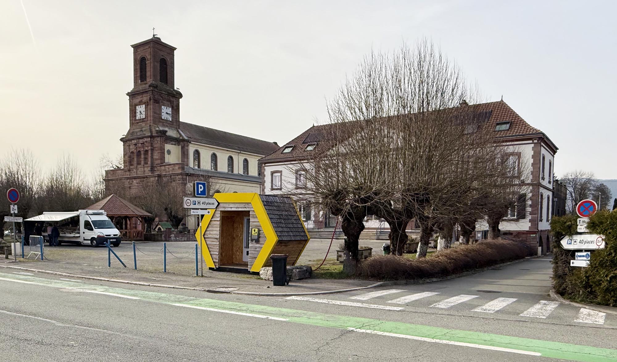 le distributeur automatique de Lachapelle sous Rougemont (90)''